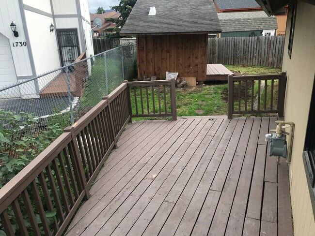 Building Photo - 1724 Cedrus Cir