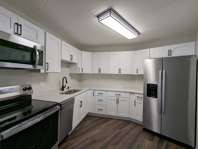 Building Photo - 1 Renaissance Pl