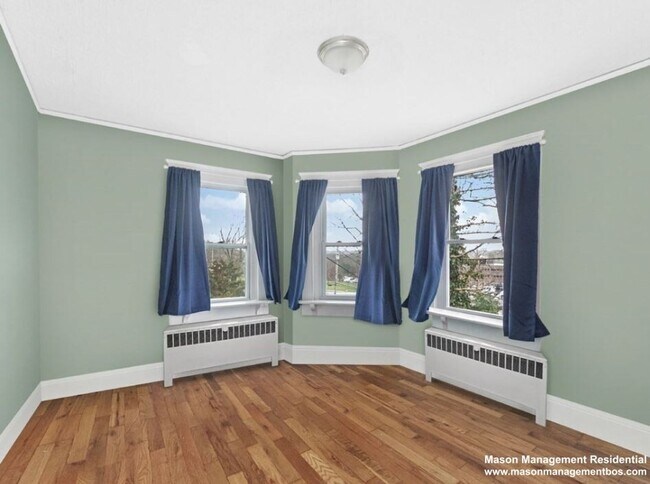 Building Photo - HALF FEE! Massive Apt w 1 Parking Spot Inc...