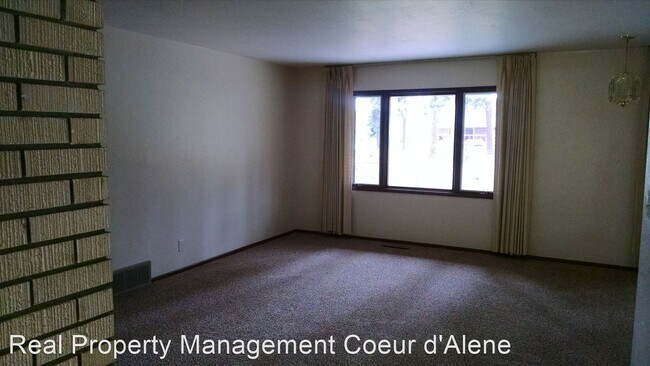 Building Photo - 2 br, 1.5 bath House - 201 W Vista Dr.