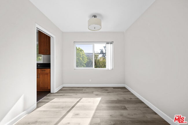 Foto del edificio - 8336 Blackburn Ave