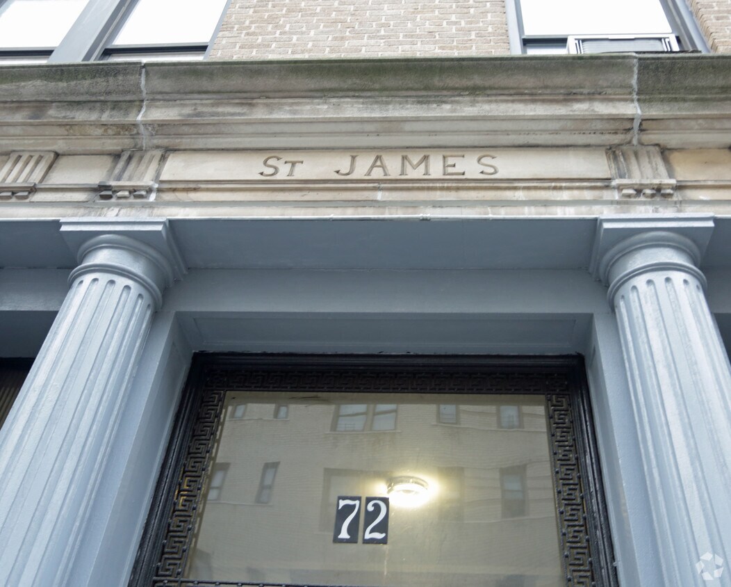 Building Photo - 72 E 190th St
