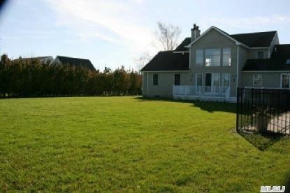 Foto del edificio - 28 Fairbanks Ct