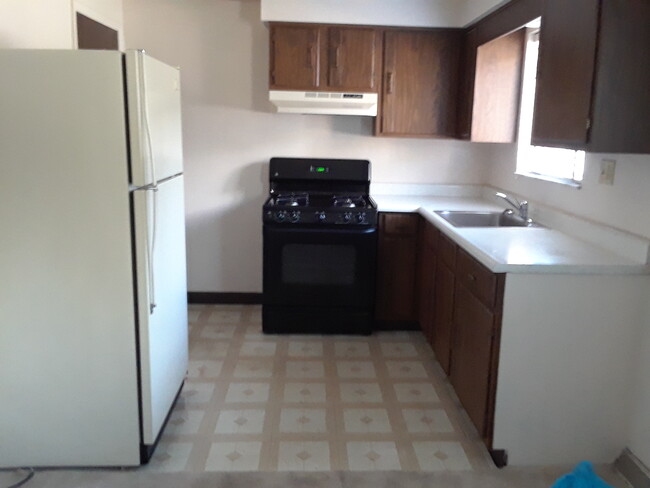 Large, bright kitchen - 3301 W Run Rd