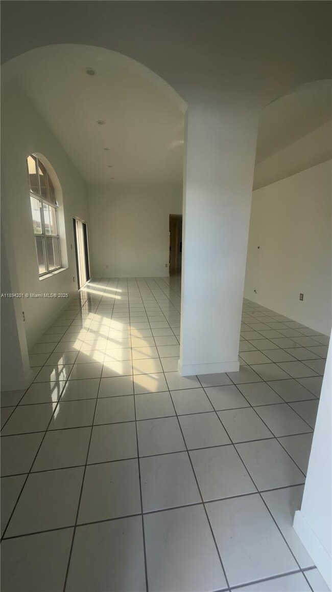 Building Photo - 1070 NW 129th Pl