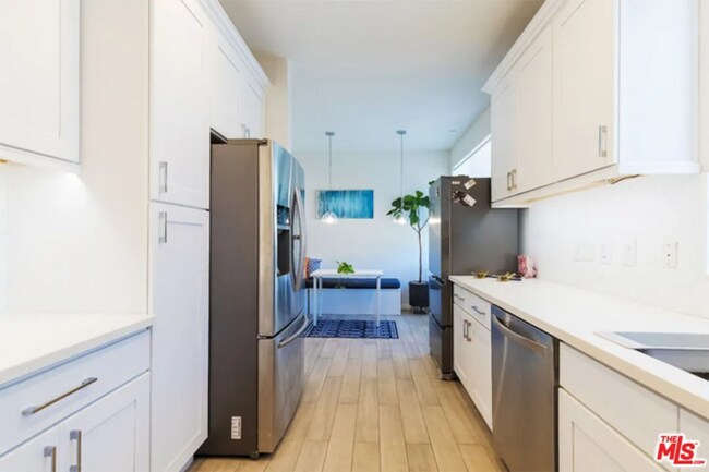 Foto del edificio - 4823 Elmwood Ave