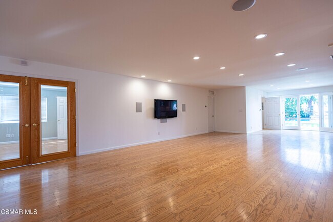 Building Photo - 4539 Mammoth Ave