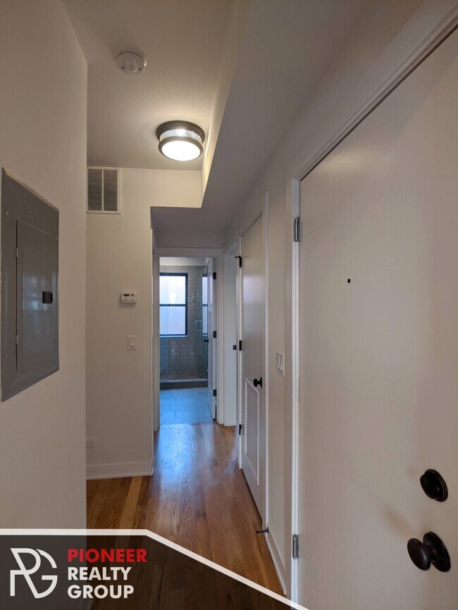 Foto del edificio - 2211 W Eastwood Ave