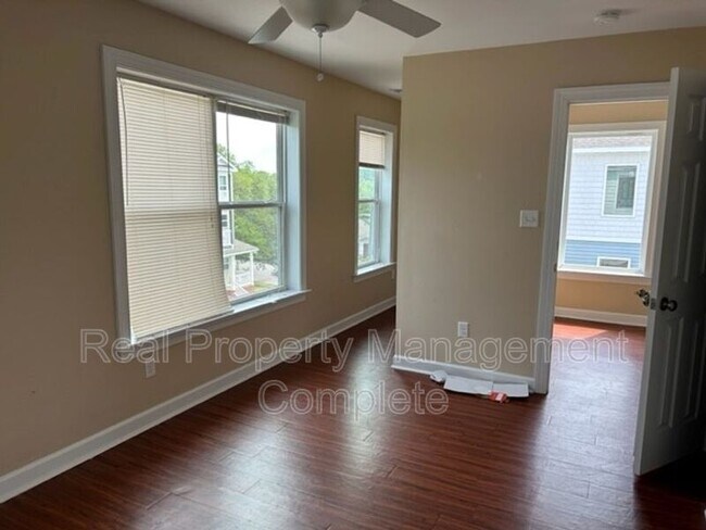 Building Photo - 5001 Killam Ave
