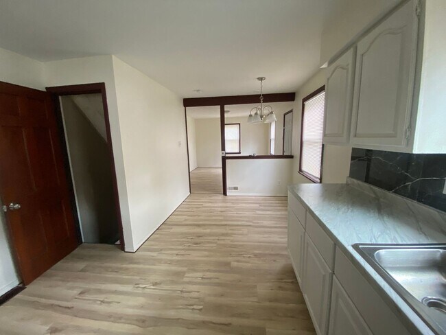 Foto del edificio - Newly Rehabbed 2 bed in Country Club Hills