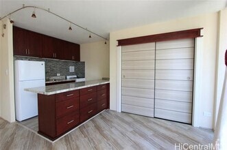 Building Photo - 750 Amana St