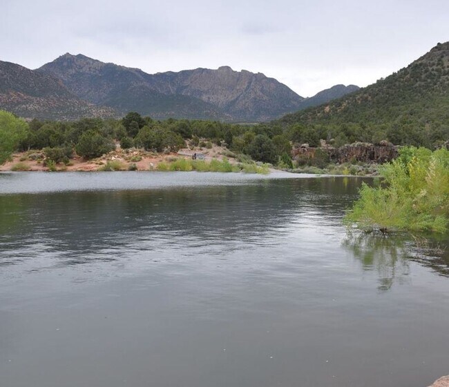 Foto del edificio - Truly unique and one of a kind Baker Reservoir home. Price Reduced! 3-Month Lease Option Available!