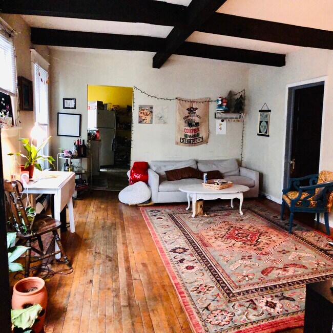 Foto del edificio - 405 E Johnson St
