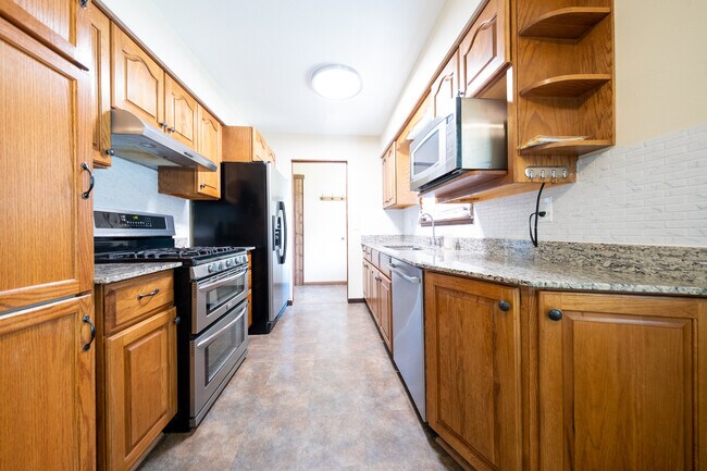 Foto del edificio - 13784 Fairlawn Ave