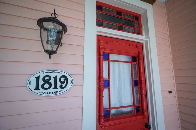 Building Photo - 1819 Sabine St
