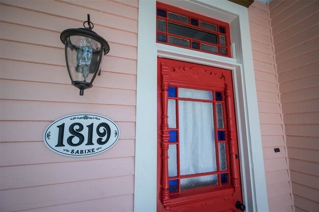 Foto del edificio - 1819 Sabine St