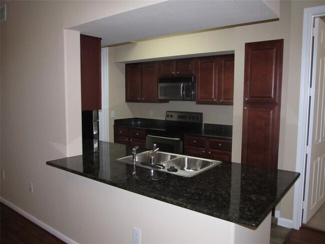 Building Photo - 7575 Kirby Dr