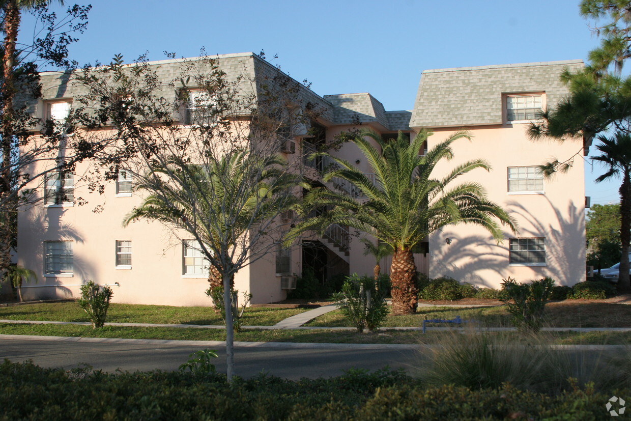Primary Photo - Hampton Bay Apartments