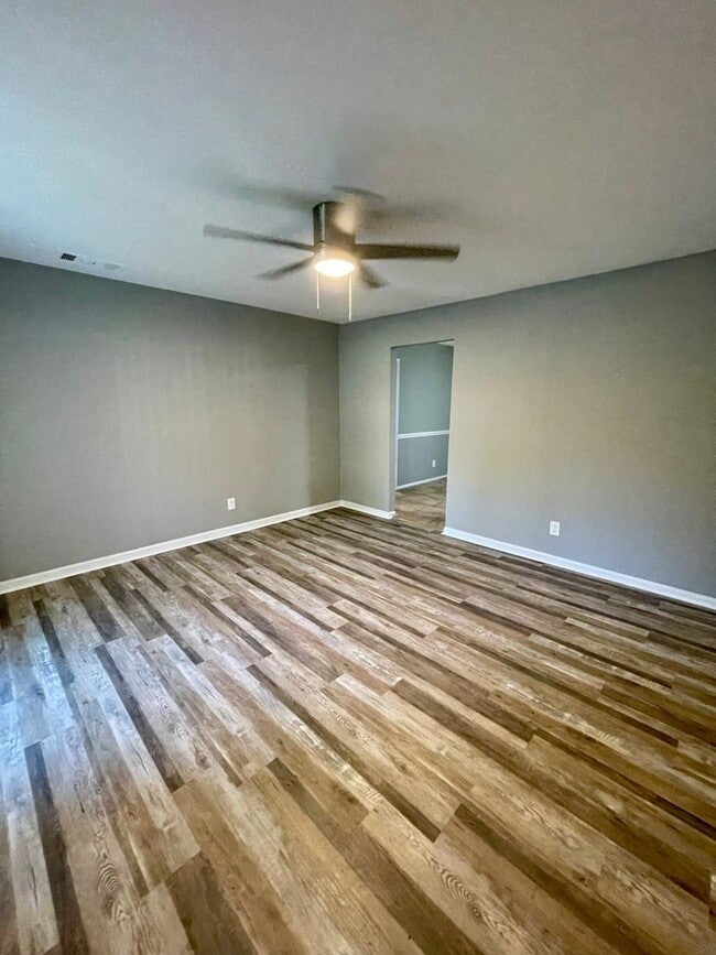 Building Photo - Beautifully remodeled home in Riverdale wi...