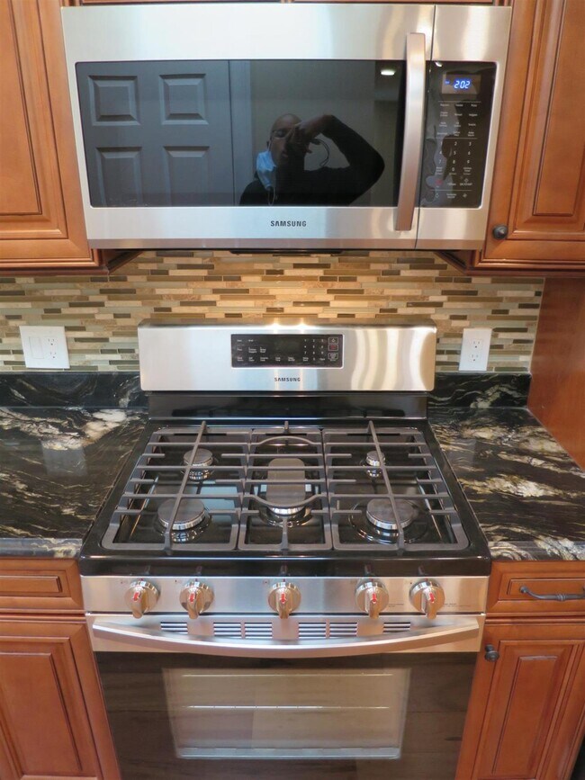 Foto del edificio - 136 Inman St