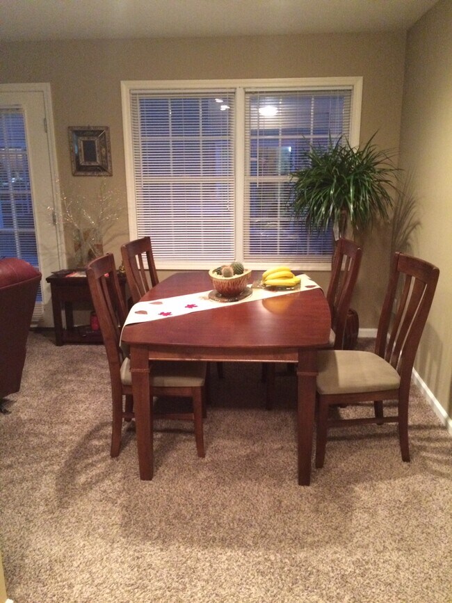 Dining area - 1110 Ekstam Dr