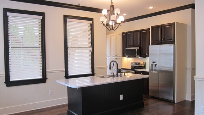 Foto del edificio - 211 Ashley Ave