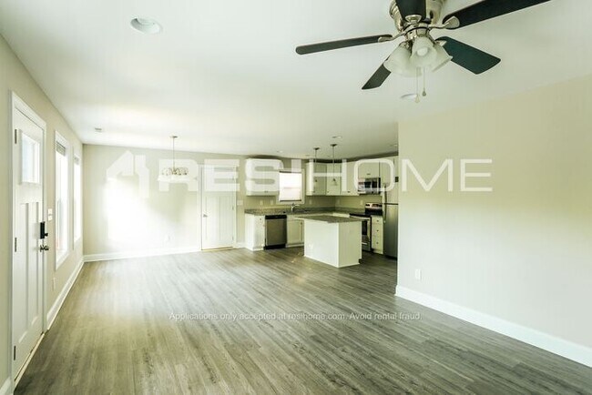 Building Photo - HOME FOR RENT!!
