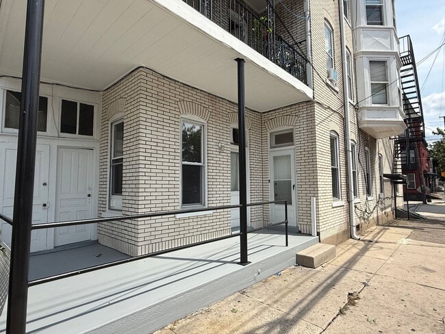 Building Photo - 1149 W Turner St