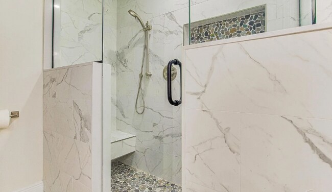 Foto del edificio - 814 W Gonzalez St