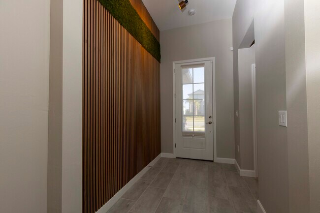 Building Photo - 13801 Pine Lodge Ln