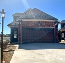 Building Photo - 2807 Village Meadow Cv