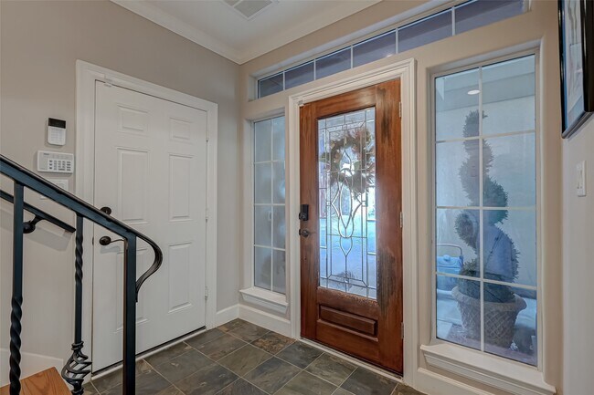 Building Photo - 410 Fowler St