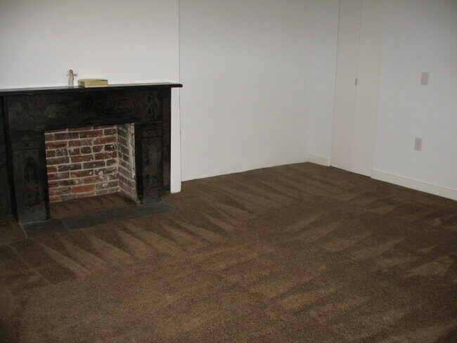 Building Photo - 1212 Linden Pl NE