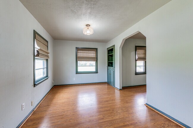 Foto del edificio - 5317 Redbud Ln