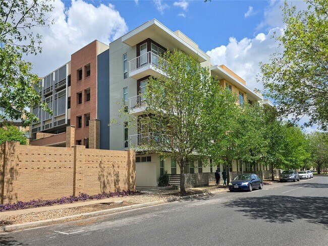Foto del edificio - 1320 Robert Browning St
