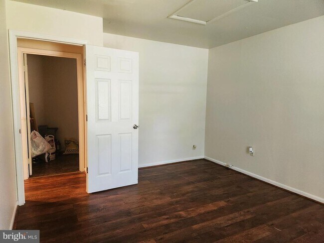 Foto del edificio - 6107 Willow Way