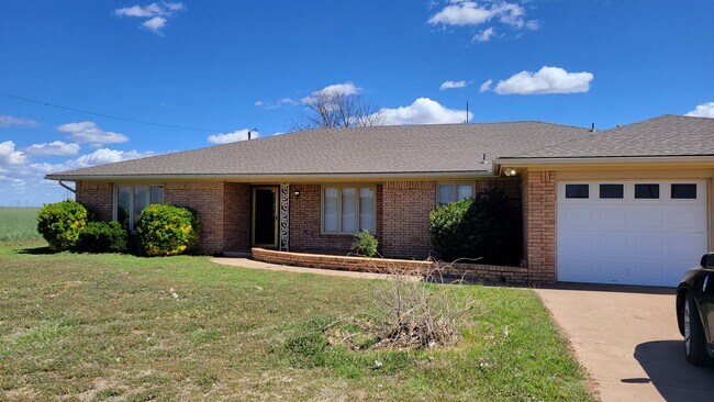 Building Photo - Country Living! 3/2/2 with Basement! Avail...