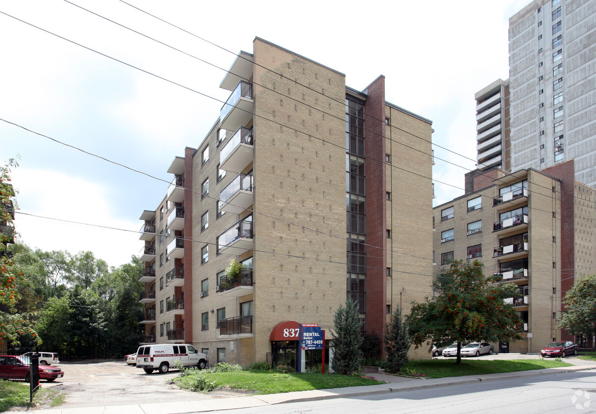 Primary Photo - Roselawn Apartments