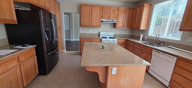 Foto del edificio - Large 6bed 4bath San Jacinto Beauty!