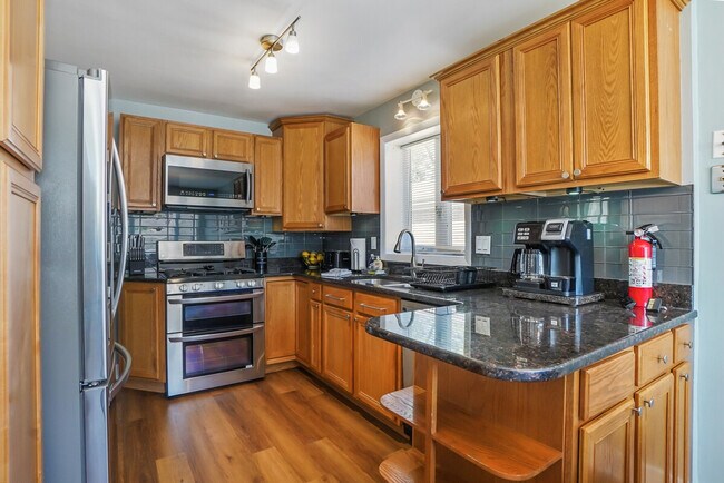 Foto del edificio - 7002 W Farragut Ave