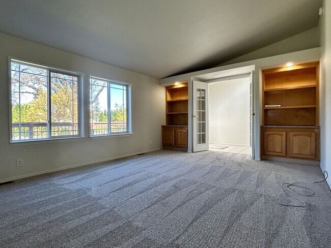 Foto del edificio - Large Single Family Home in Country with Office