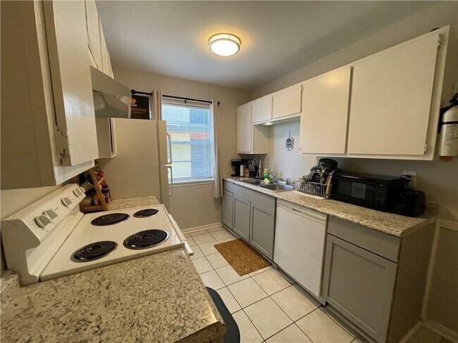 Foto del edificio - 4302 Emerald Dr