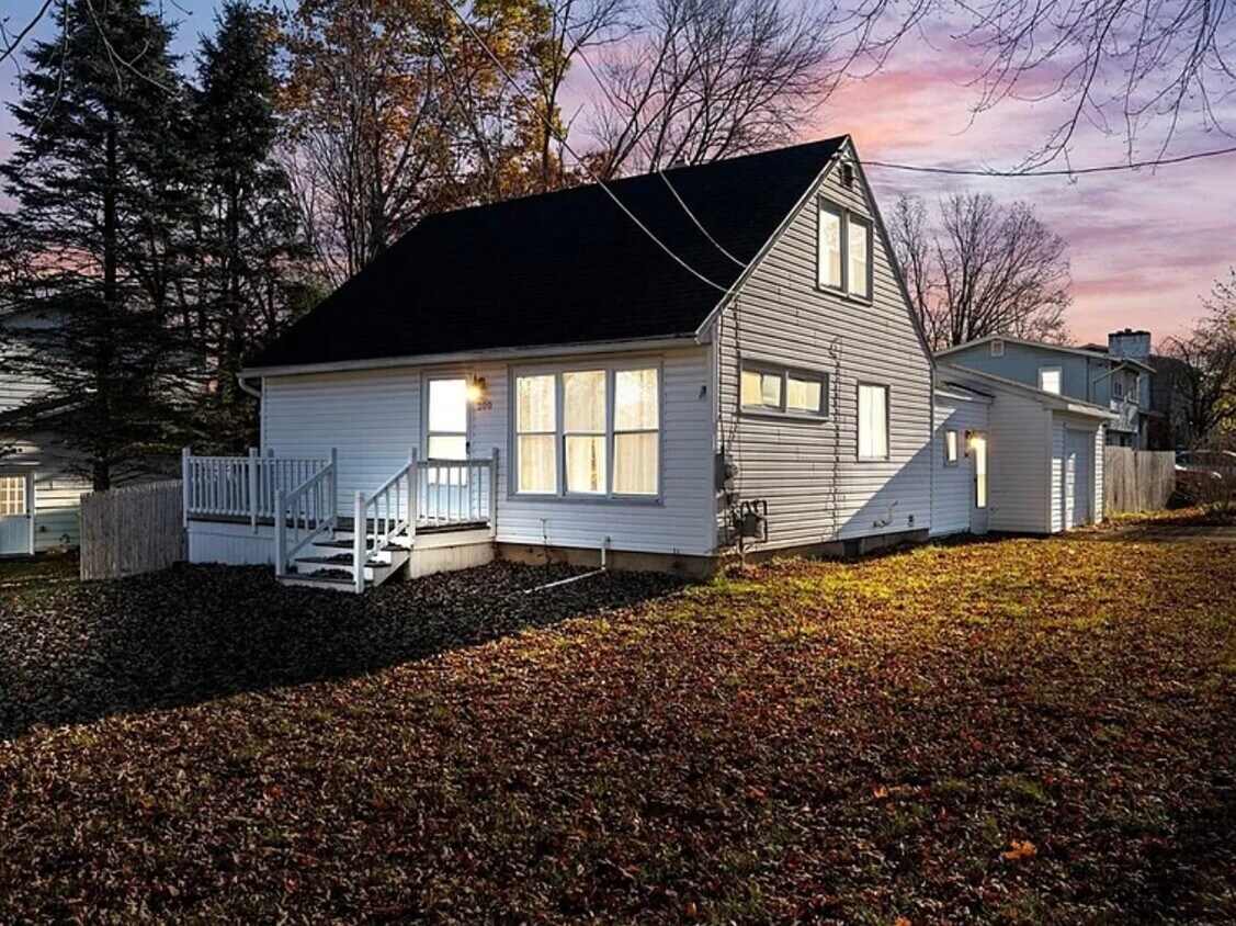 Foto principal - 200 Parker Ave