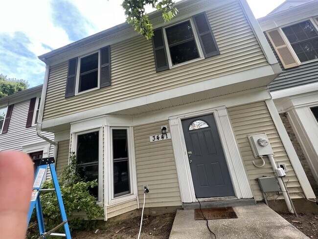 Building Photo - 3441 Easton Dr