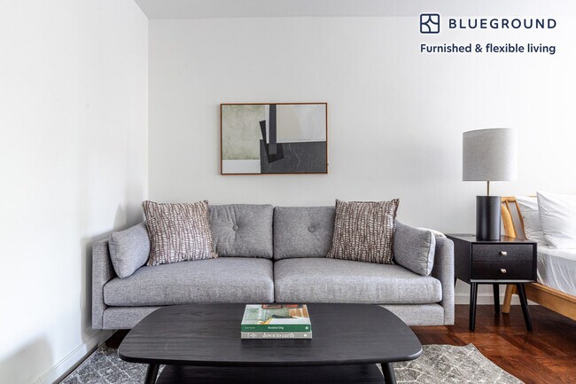 Foto del edificio - 330 E 46th St