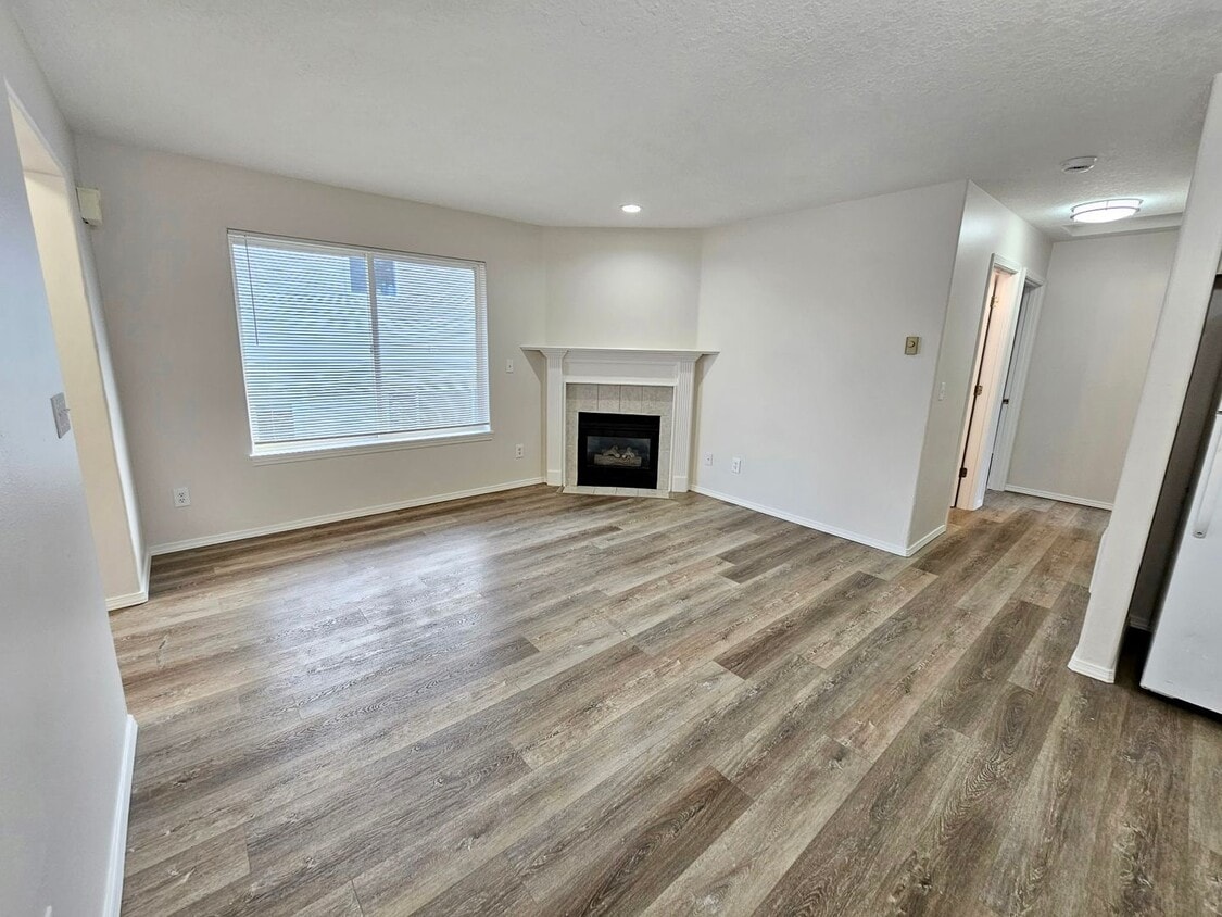 Photo - 14553 SE Lone Pine Dr - Cozy Duplex in Beautiful Neighborhood