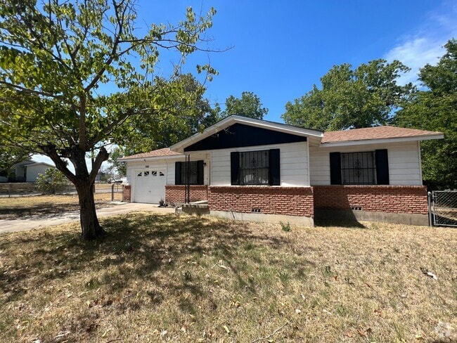 Building Photo - 1303 Redondo Dr