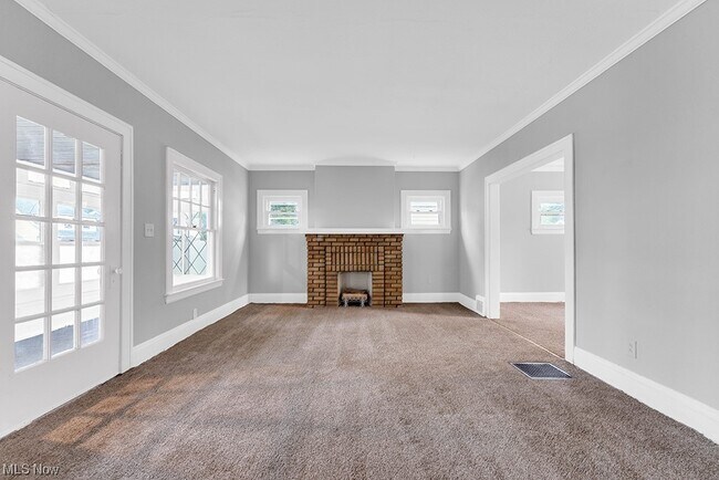 Building Photo - 13624 S Parkway Dr