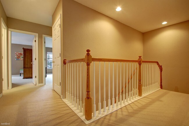 Building Photo - 2860 Bayshore Trails Dr