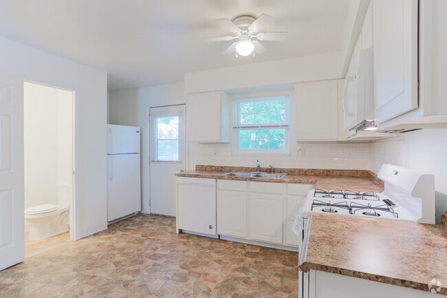 2BR, 1.5BA - 930 SF - Walton Heights